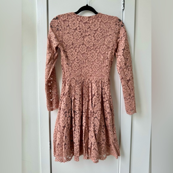 Dusty rose pink wrap style lace fit and flare H&M dress - Picture 7 of 7